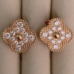 18 K gold sparkly crystal four leaf lucky clover stud earrings